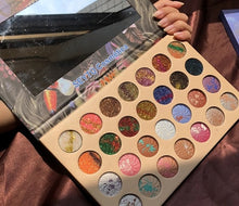 Load image into Gallery viewer, SEYTU COSMETICA 28 Color Metallic Makeup Eyeshadow Pallete