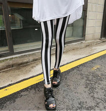 Load image into Gallery viewer, CUHAKCI Women Graffiti Floral Patterned Print Leggings